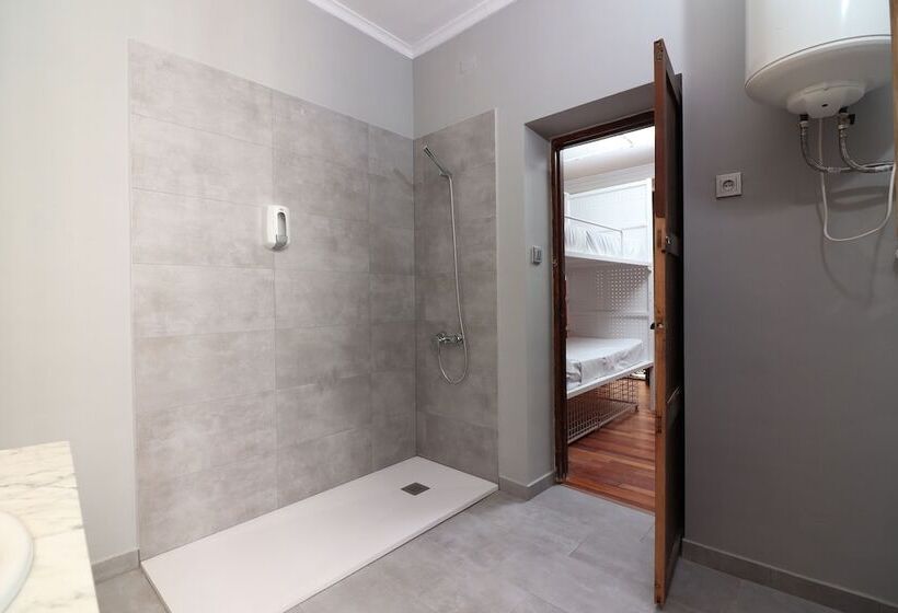 تختخواب در اتاق مشترک, Feel Hostels City Center