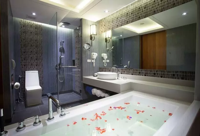 プールビューのプレミアムルーム, Graceland Khaolak Beachfront Resort