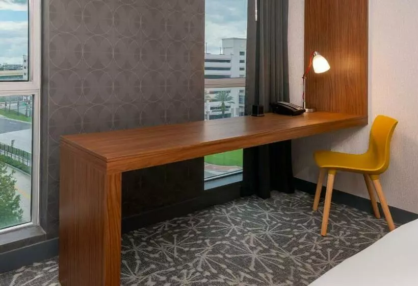キングサイズベッドのスタンダードルーム, Aloft Orlando Downtown