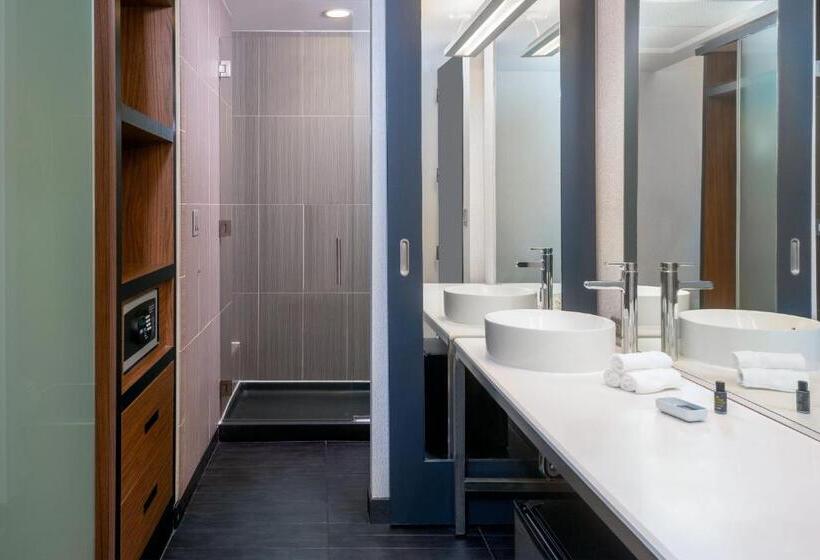 Люкс, Aloft Orlando Downtown