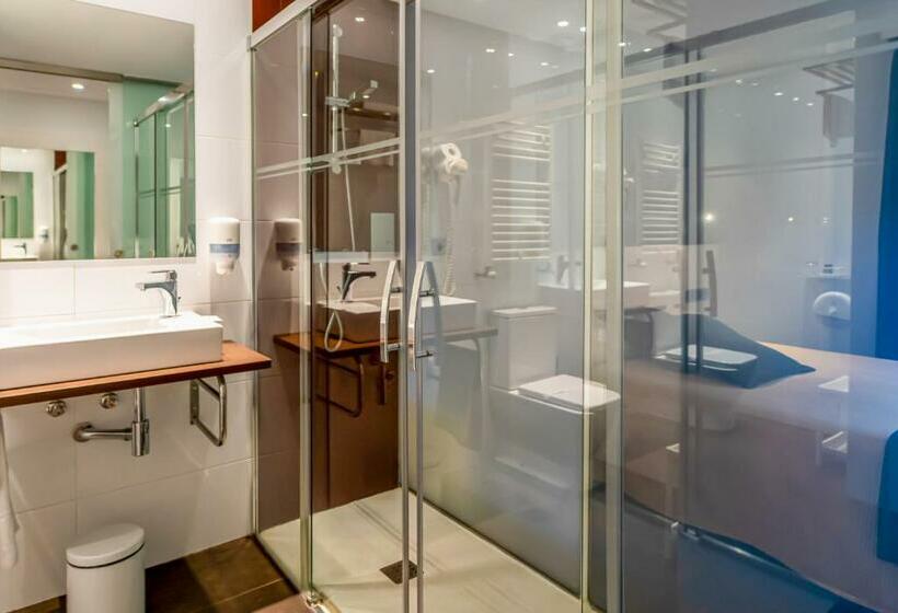 标准间, Apolonia Soria