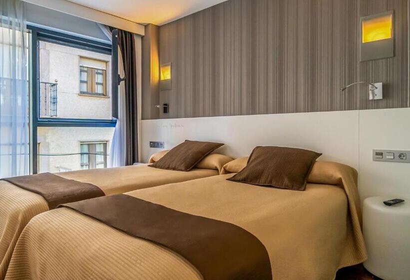 标准间, Apolonia Soria