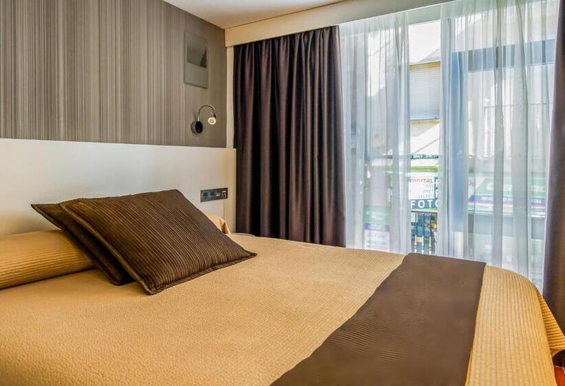 标准间, Apolonia Soria