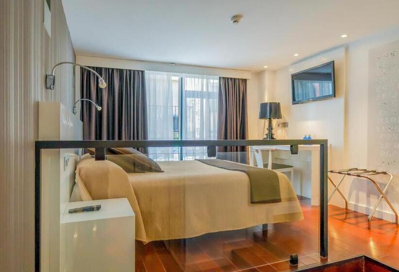 标准间, Apolonia Soria