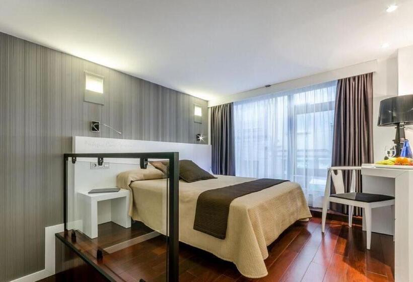 标准间, Apolonia Soria