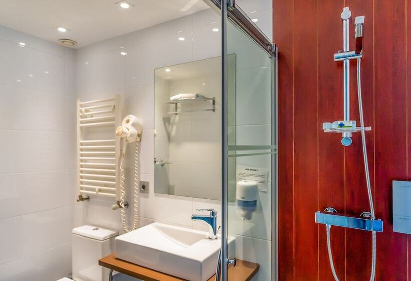 标准间, Apolonia Soria