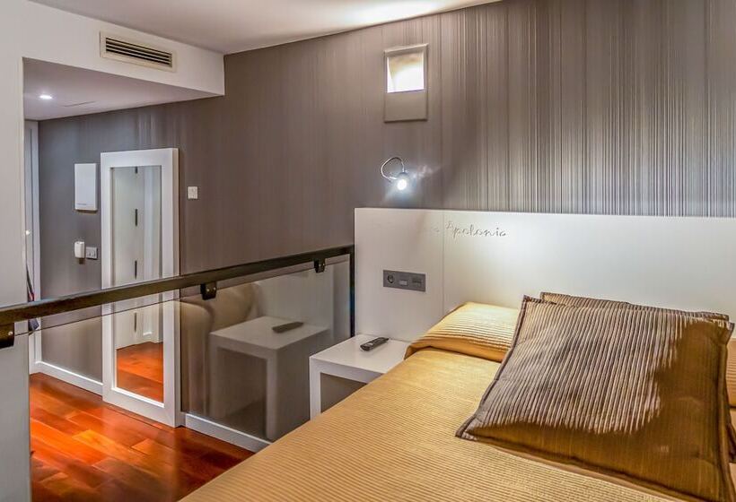 标准间, Apolonia Soria