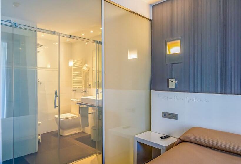 标准间, Apolonia Soria