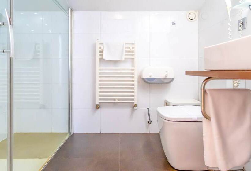 小型套房, Apolonia Soria