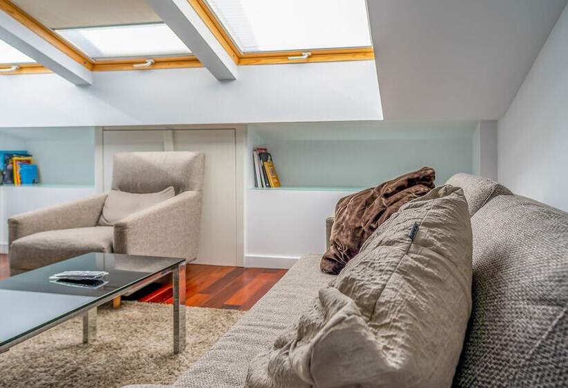 小型套房, Apolonia Soria