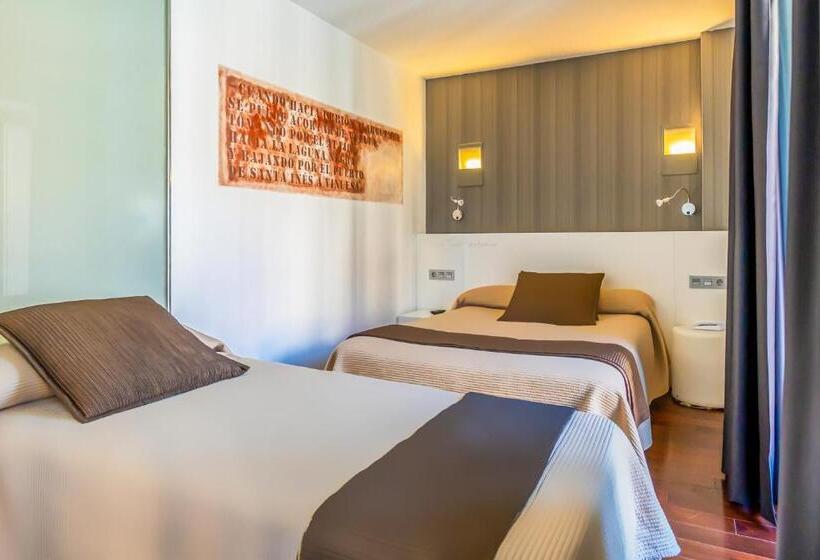 标准间, Apolonia Soria