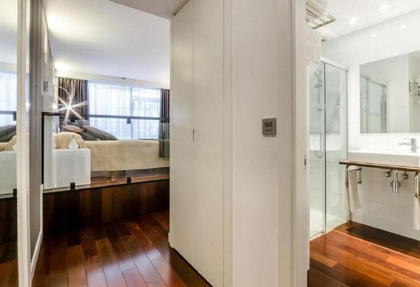 标准间, Apolonia Soria