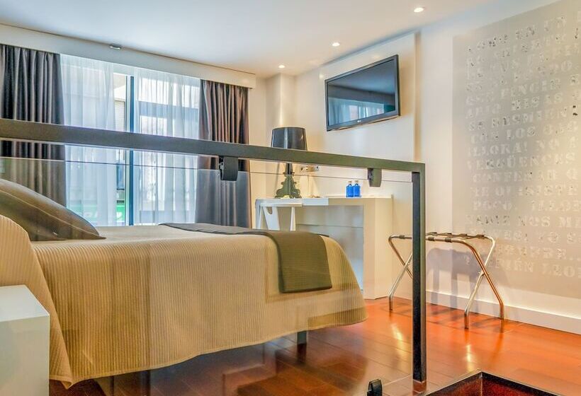 标准间, Apolonia Soria