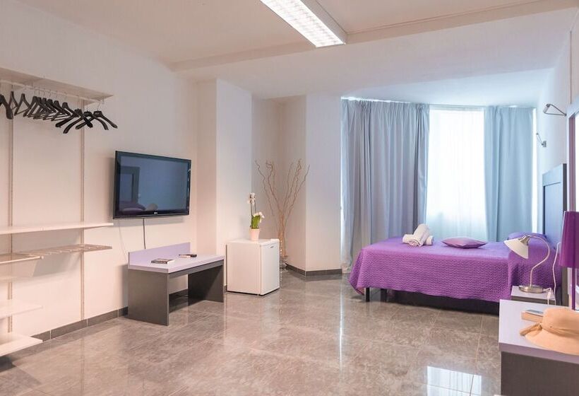 标准间, Delta Rooms