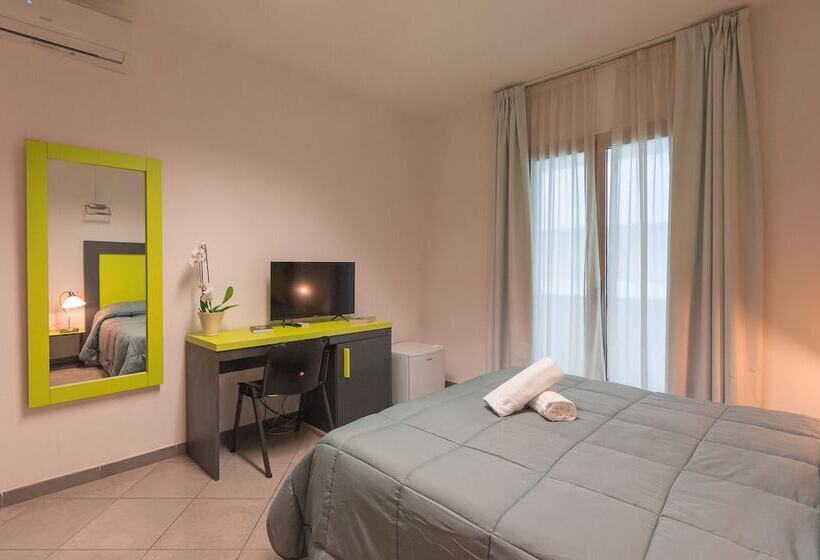 标准间, Delta Rooms