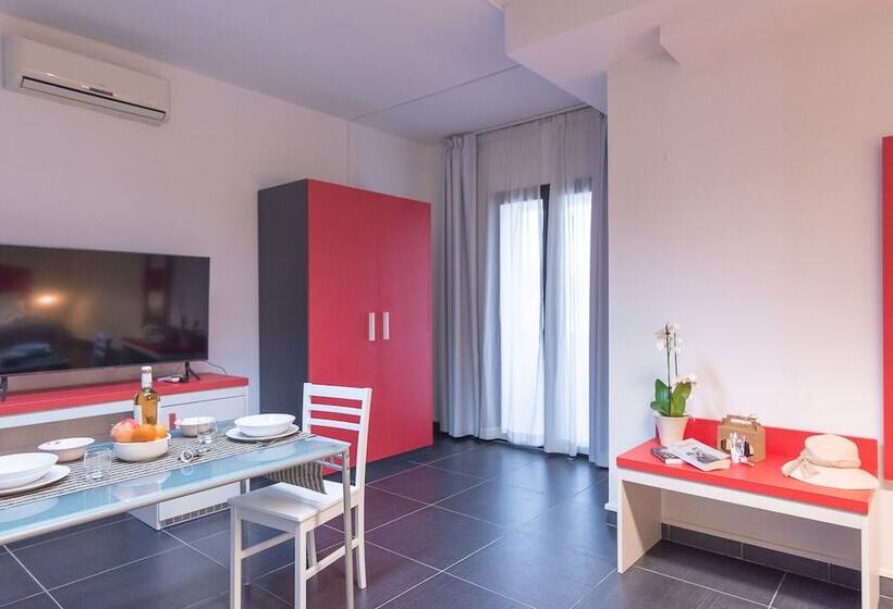 标准间, Delta Rooms