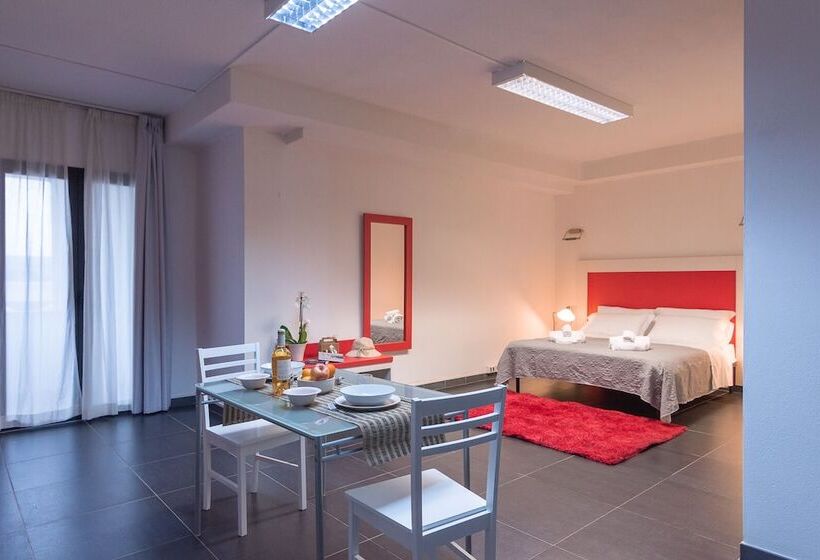 标准间, Delta Rooms