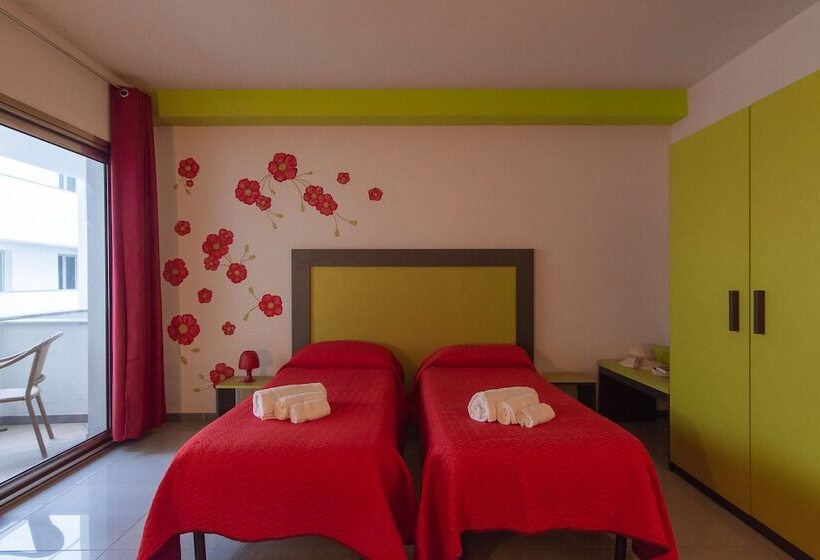 Четырехместный Номер Стандарт, Delta Rooms