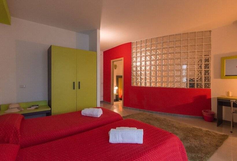 四人标准间, Delta Rooms