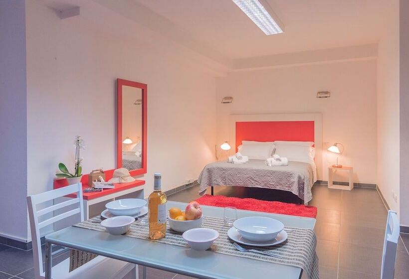 标准间, Delta Rooms