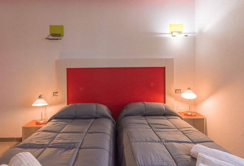 标准间, Delta Rooms