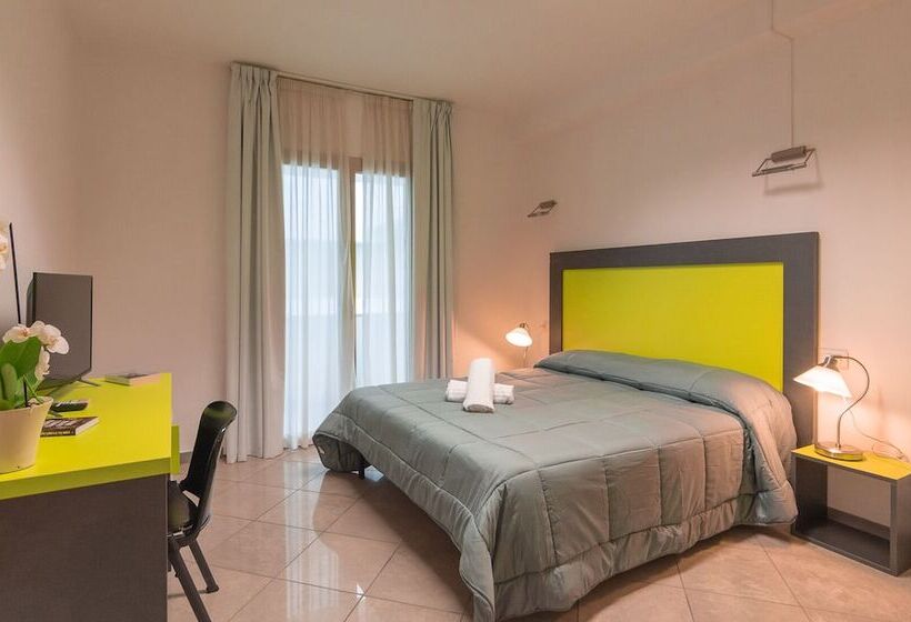 标准间, Delta Rooms