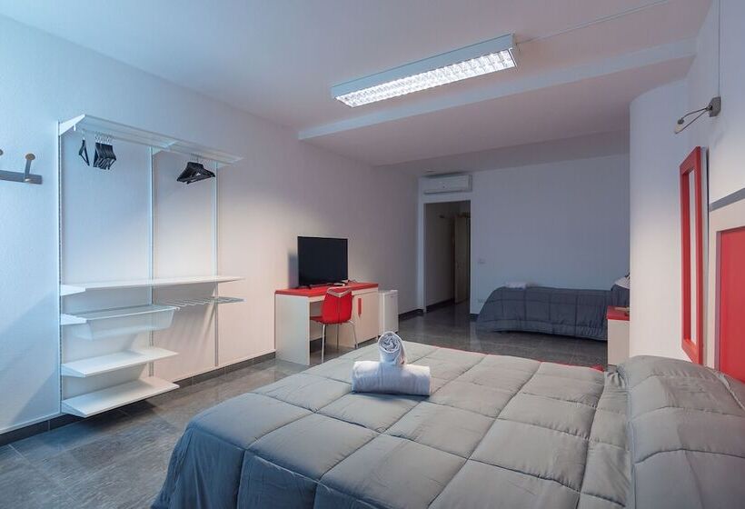 标准间, Delta Rooms