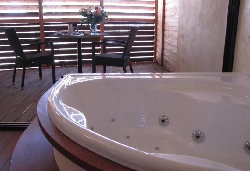 جناح مزود بجاكوزى, Ile Du Gua Suites