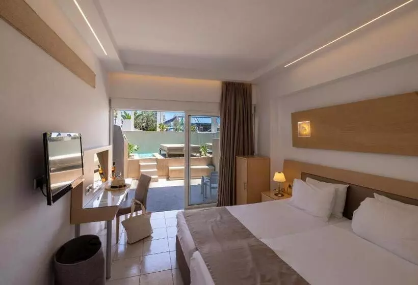 Standard swim-up room