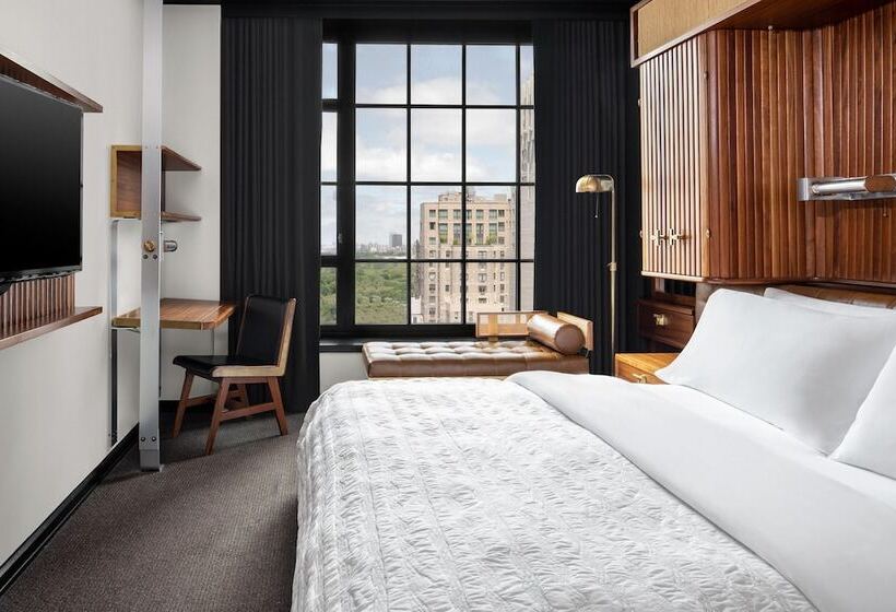 看到停车场的带双人床的标准房间, Le Meridien New York, Central Park by Marriott
