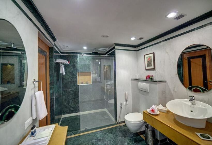 اتاق لوکس با چشم‌انداز باغ, Ramada by Wyndham Udaipur Resort & Spa