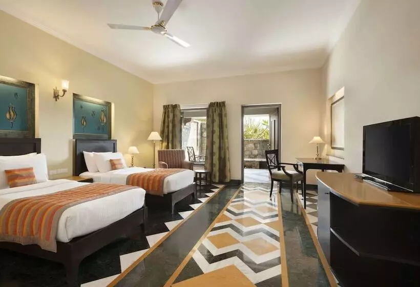 اتاق لوکس با چشم‌انداز باغ, Ramada by Wyndham Udaipur Resort & Spa