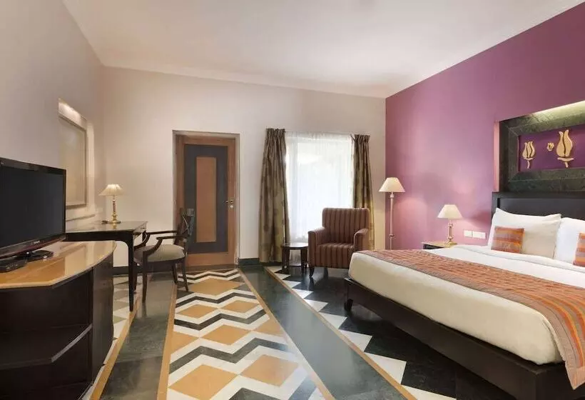 اتاق لوکس با چشم‌انداز باغ, Ramada by Wyndham Udaipur Resort & Spa