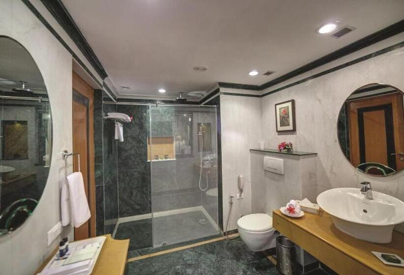 اتاق لوکس با چشم‌انداز باغ, Ramada by Wyndham Udaipur Resort & Spa