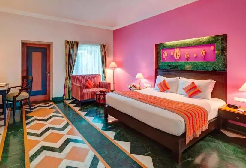 اتاق لوکس با چشم‌انداز باغ, Ramada by Wyndham Udaipur Resort & Spa