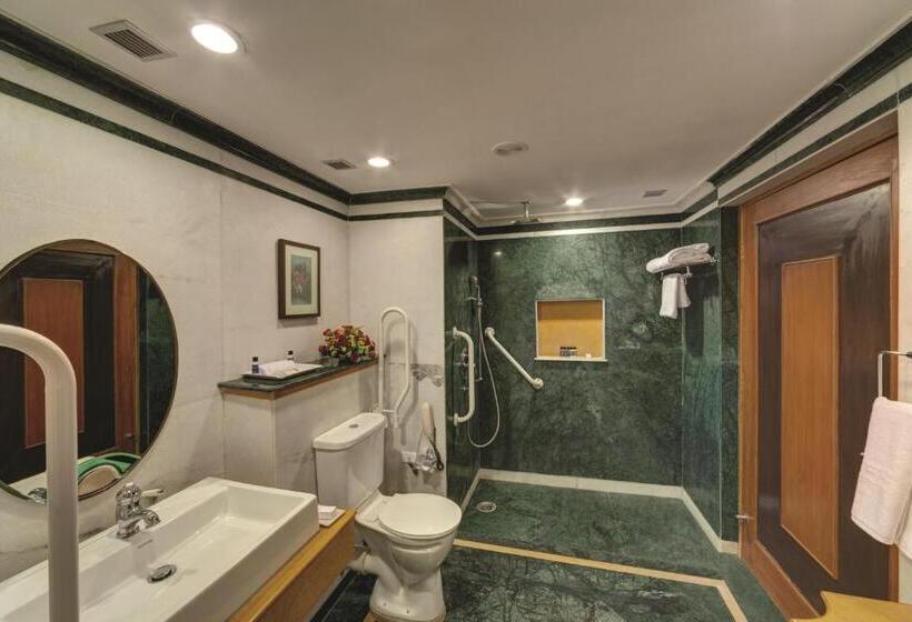 اتاق دلوکس مخصوص معلولین, Ramada by Wyndham Udaipur Resort & Spa