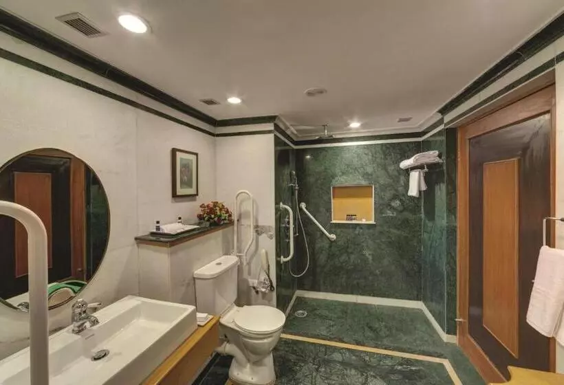 اتاق دلوکس مخصوص معلولین, Ramada by Wyndham Udaipur Resort & Spa