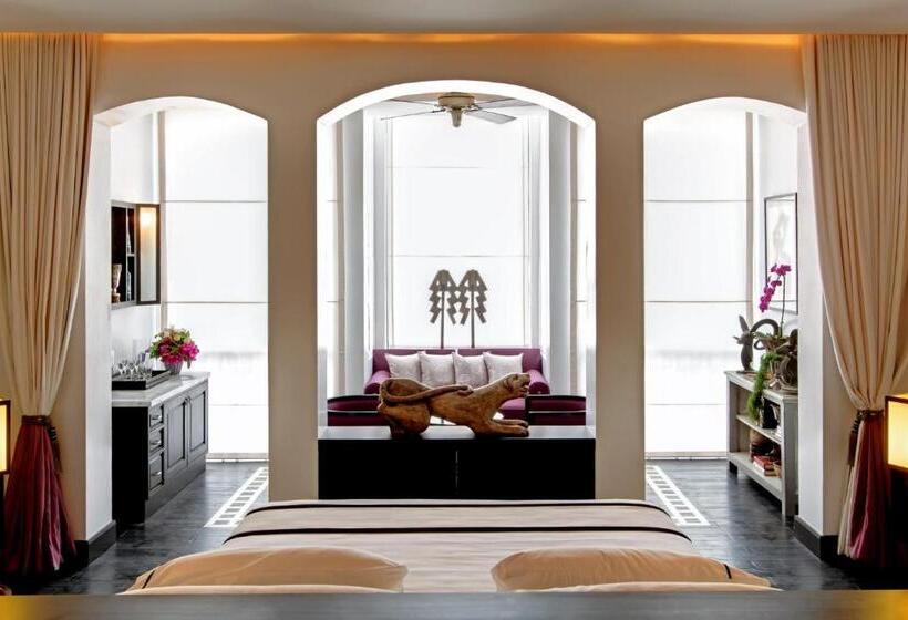 سوییت با چشمانداز باغ, The Siam