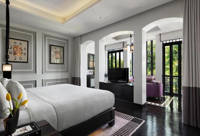 سوییت با چشمانداز باغ, The Siam