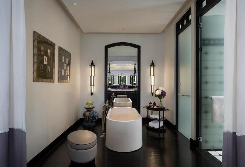 سوئیت با چشمانداز رودخانه, The Siam