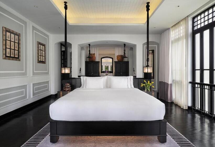 سوئیت با چشمانداز رودخانه, The Siam