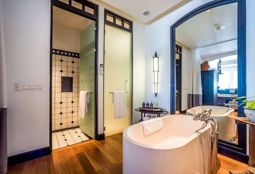 سوییت با چشمانداز باغ, The Siam