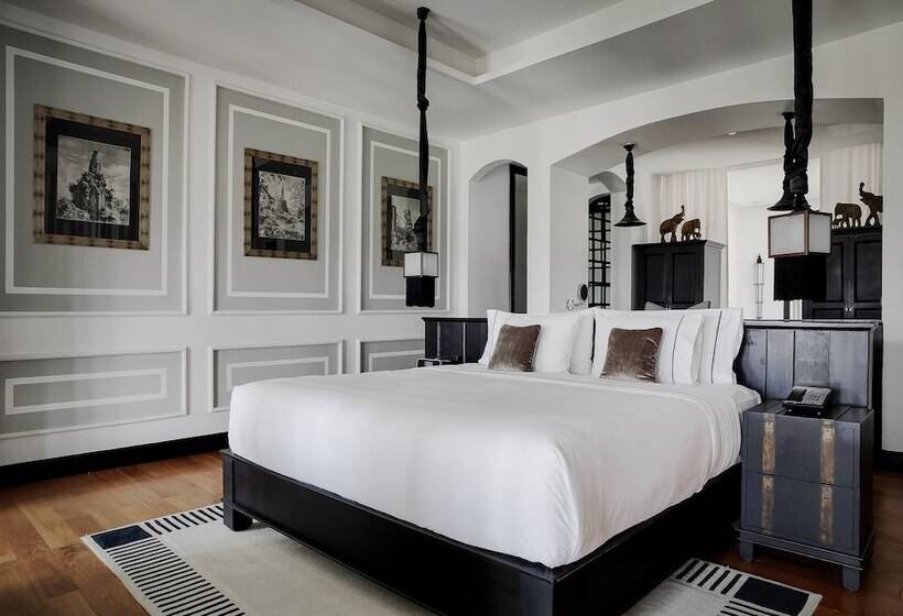 سوییت با چشمانداز باغ, The Siam