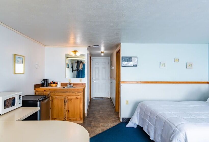 带特大床的标准间, Seagull Beachfront Inn