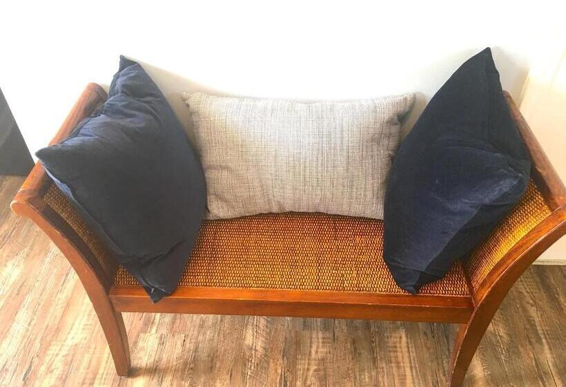 חדר סופריור עם מיטת קינג, Shorewood Inn