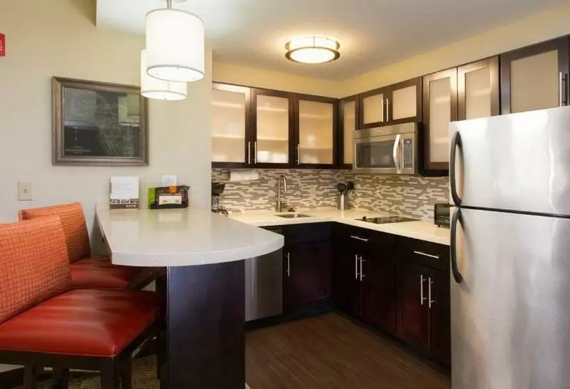 キングサイズベッドのスイートルーム, Staybridge Suites Buffalo Amherst, An Ihg