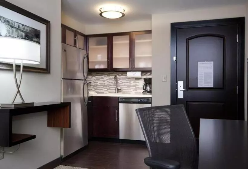 キングサイドベッドのスタンダードワンルーム, Staybridge Suites Buffalo Amherst, An Ihg