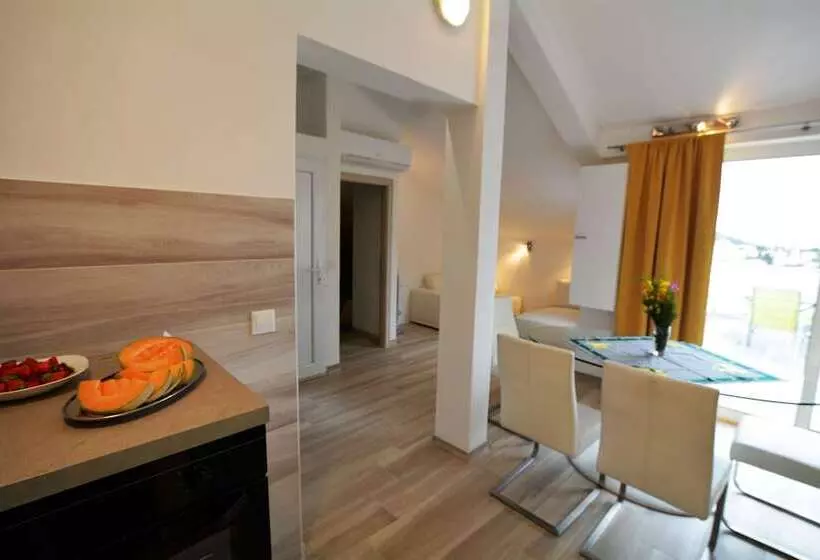 آپارتمان 4 خوابه, Villa Rosa