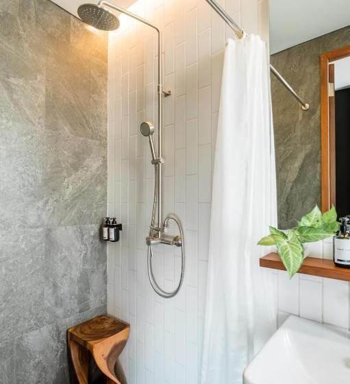 اتاق استاندارد, Tamni