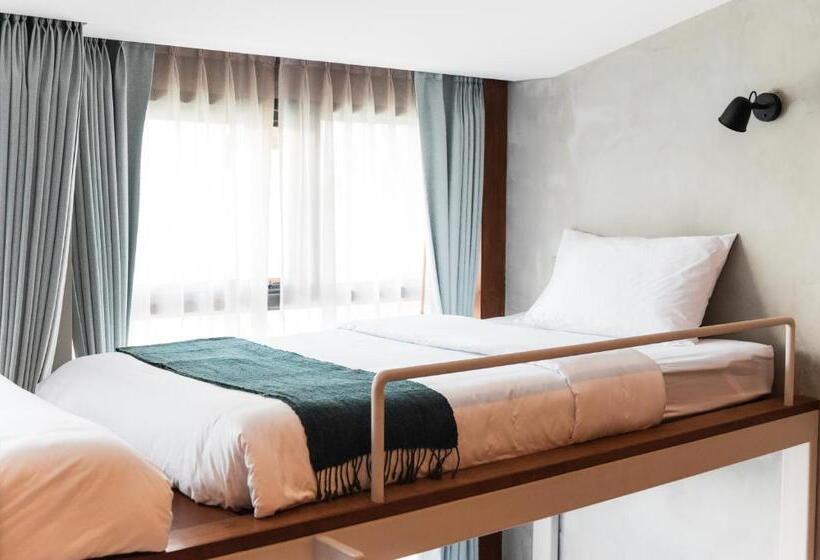 اتاق خانوادگی با سرویس بهداشتی مشترک, Tamni